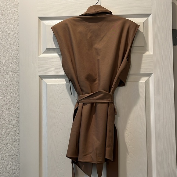 Tan brown vest - Picture 9 of 10